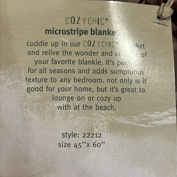 GORGEOUS Barefoot Dreams Pink (neutral) Cozy Blanket 45 x 60” - Picture 3 of 4